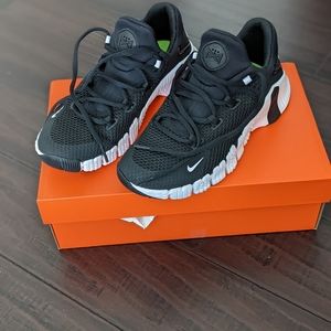 NEW IN BOX Nike Free Metcon 4 - Size 8